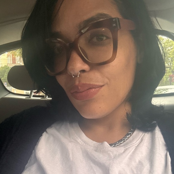 Meet your Posher, Ivy - Picture 1 of 1